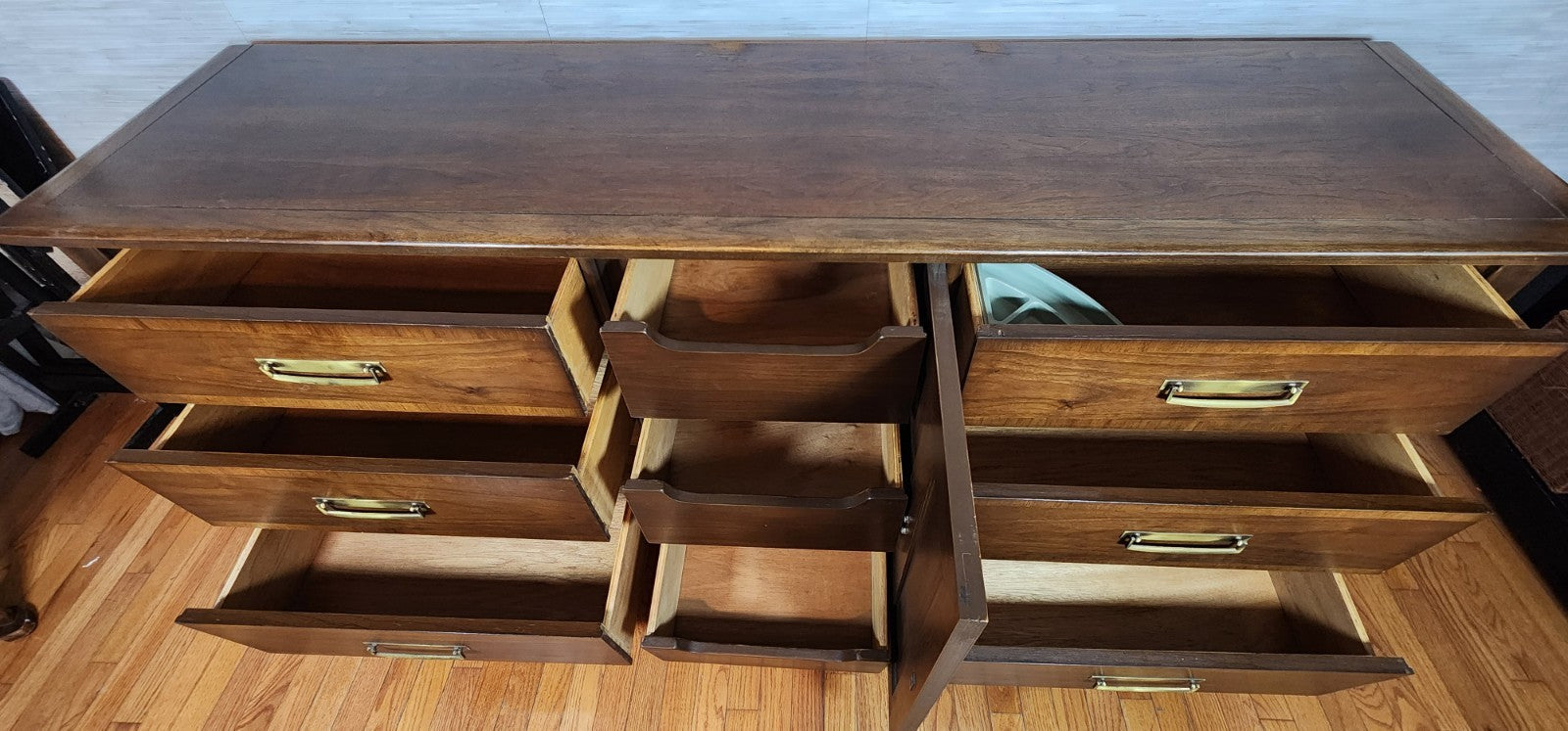 Mid Century Modern Stanley Dresser, 2 Nightstands and Mirror
