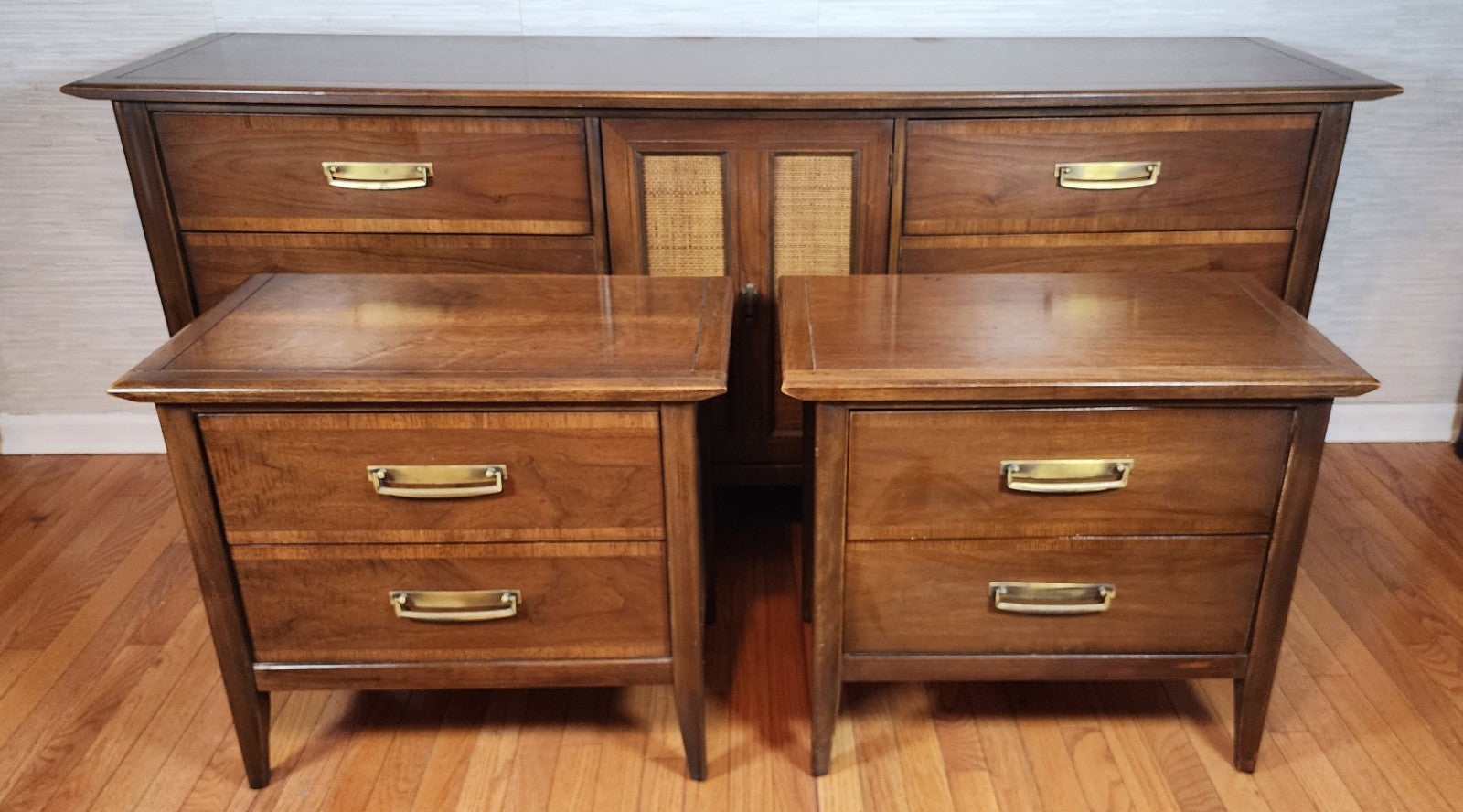 Mid Century Modern Stanley Dresser, 2 Nightstands and Mirror