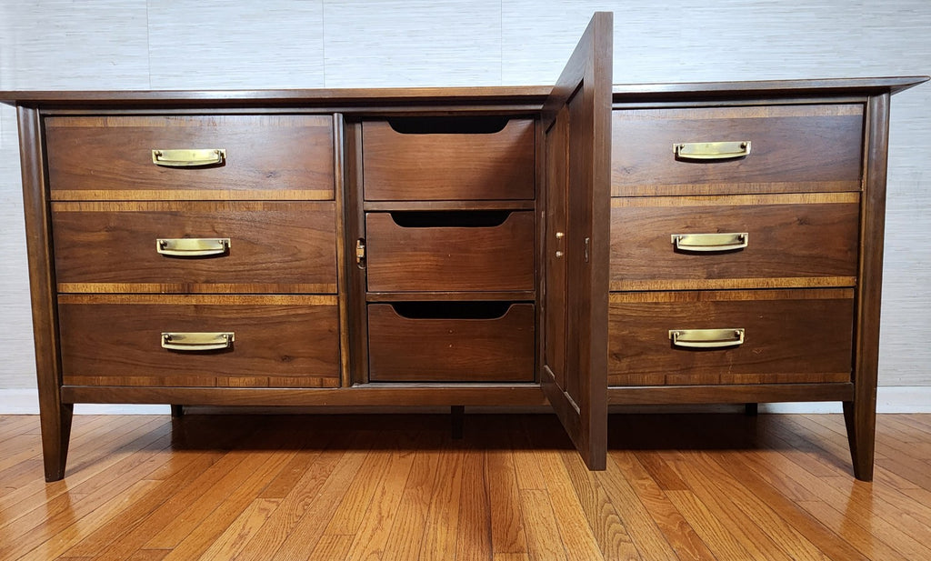 Mid Century Modern Stanley Dresser, 2 Nightstands and Mirror