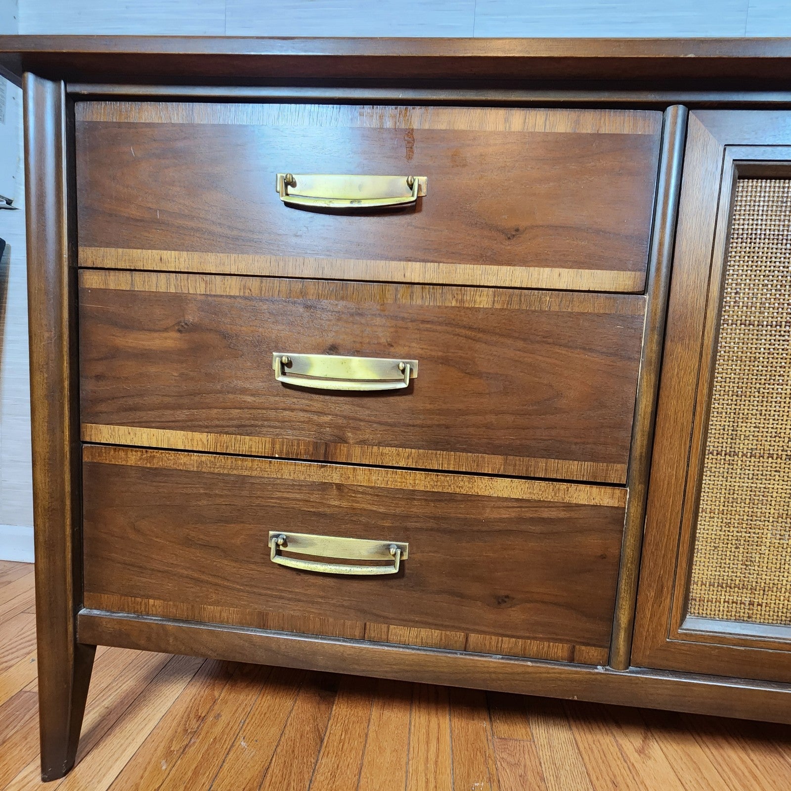 Mid Century Modern Stanley Dresser, 2 Nightstands and Mirror
