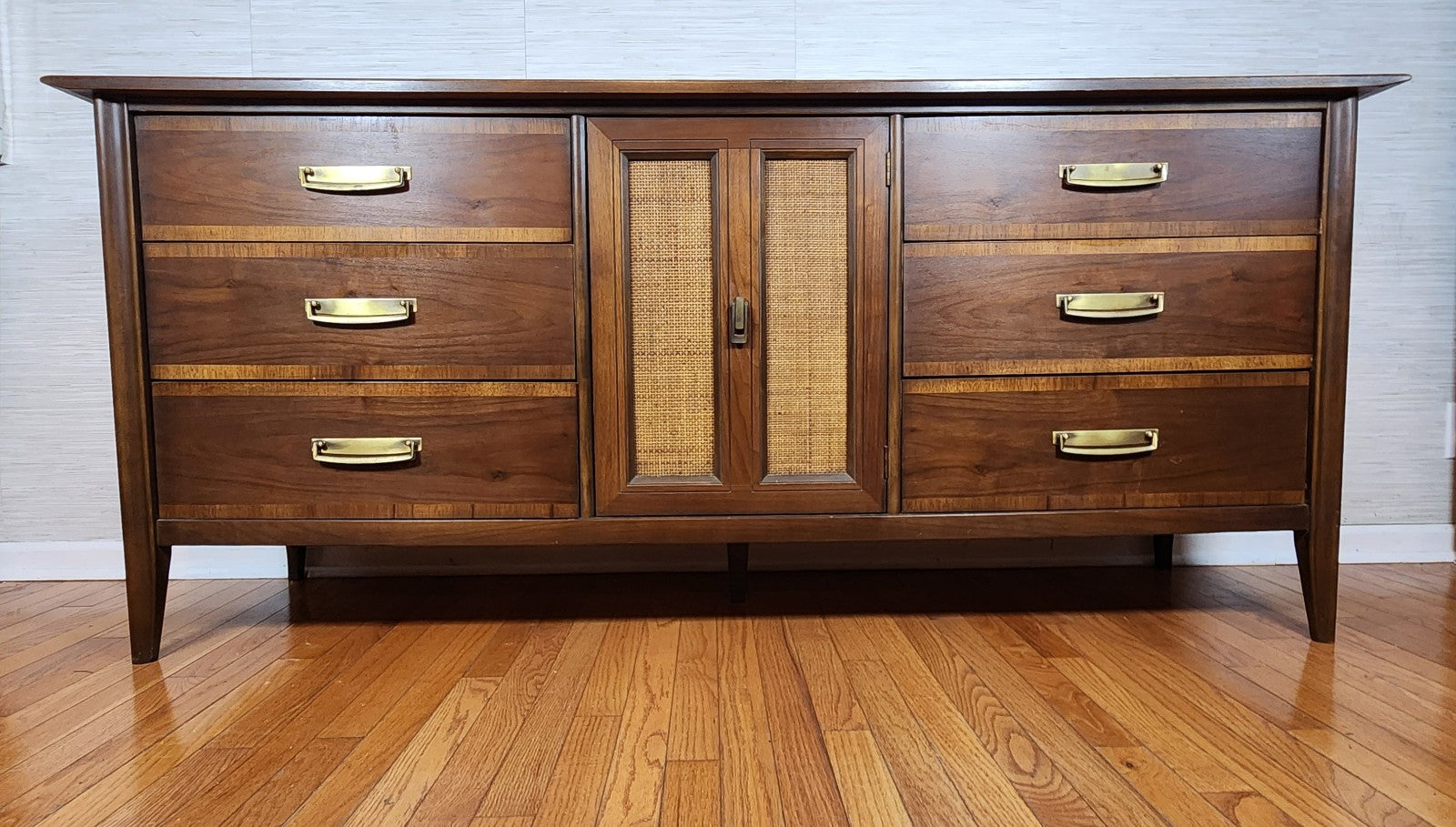 Mid Century Modern Stanley Dresser, 2 Nightstands and Mirror
