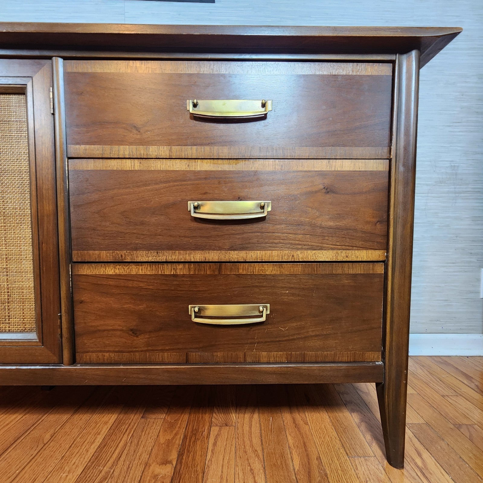 Mid Century Modern Stanley Dresser, 2 Nightstands and Mirror